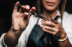 Coiffeur expert en cheveux longs et dégradés