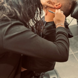 Prendre rendez-vous pour un rasage complet du crâne  